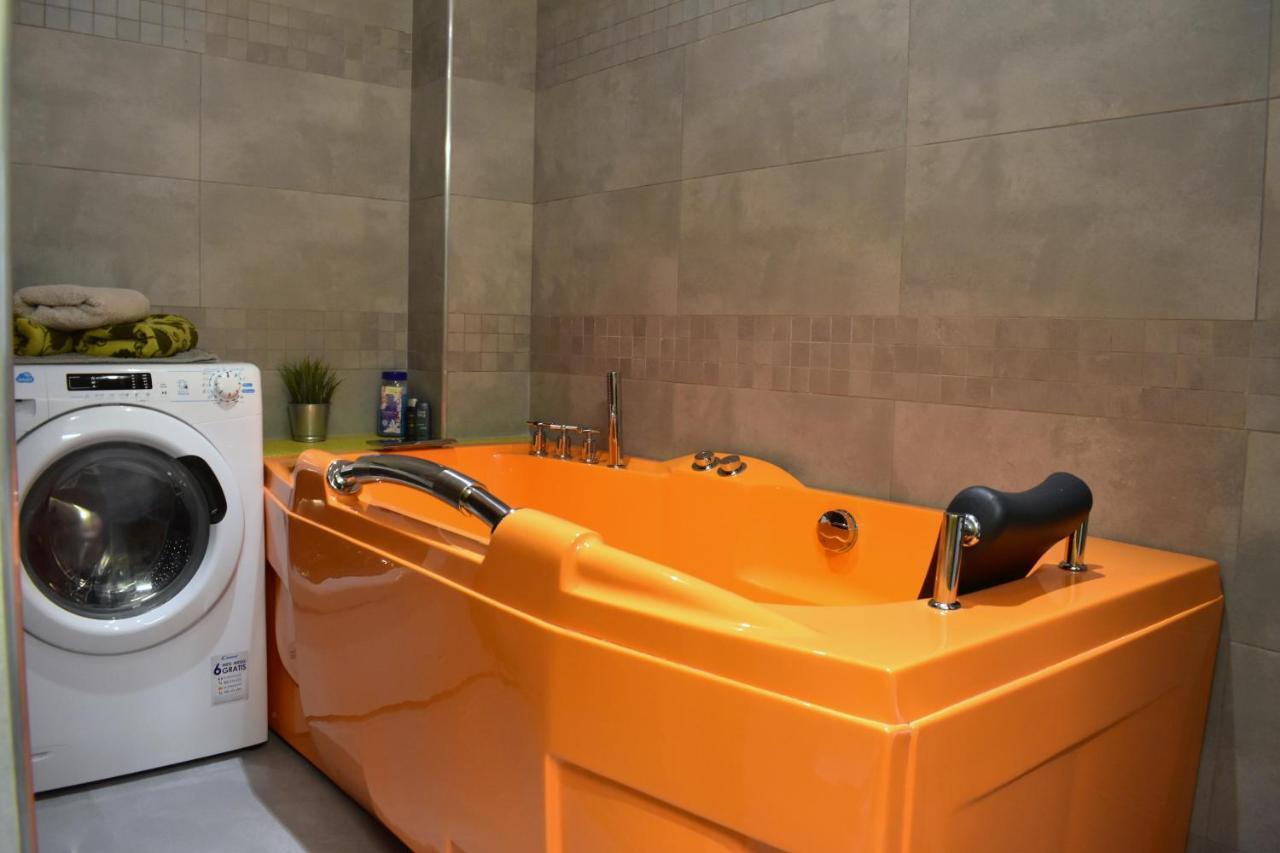 New Central Rooftop With Private Wellness, Sauna & Whirlpool Bath Prague Exterior photo